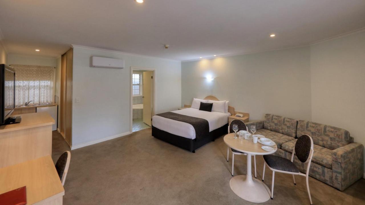 ברוקן היל Charles Rasp Motor Inn & Cottages מראה חיצוני תמונה