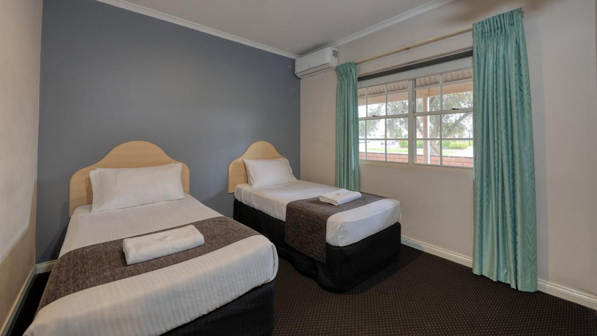 ברוקן היל Charles Rasp Motor Inn & Cottages מראה חיצוני תמונה