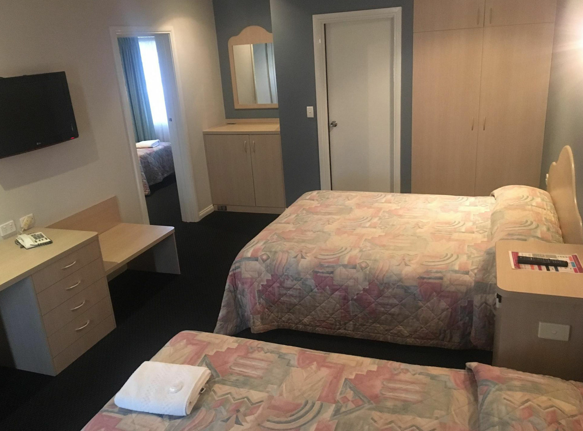 ברוקן היל Charles Rasp Motor Inn & Cottages מראה חיצוני תמונה
