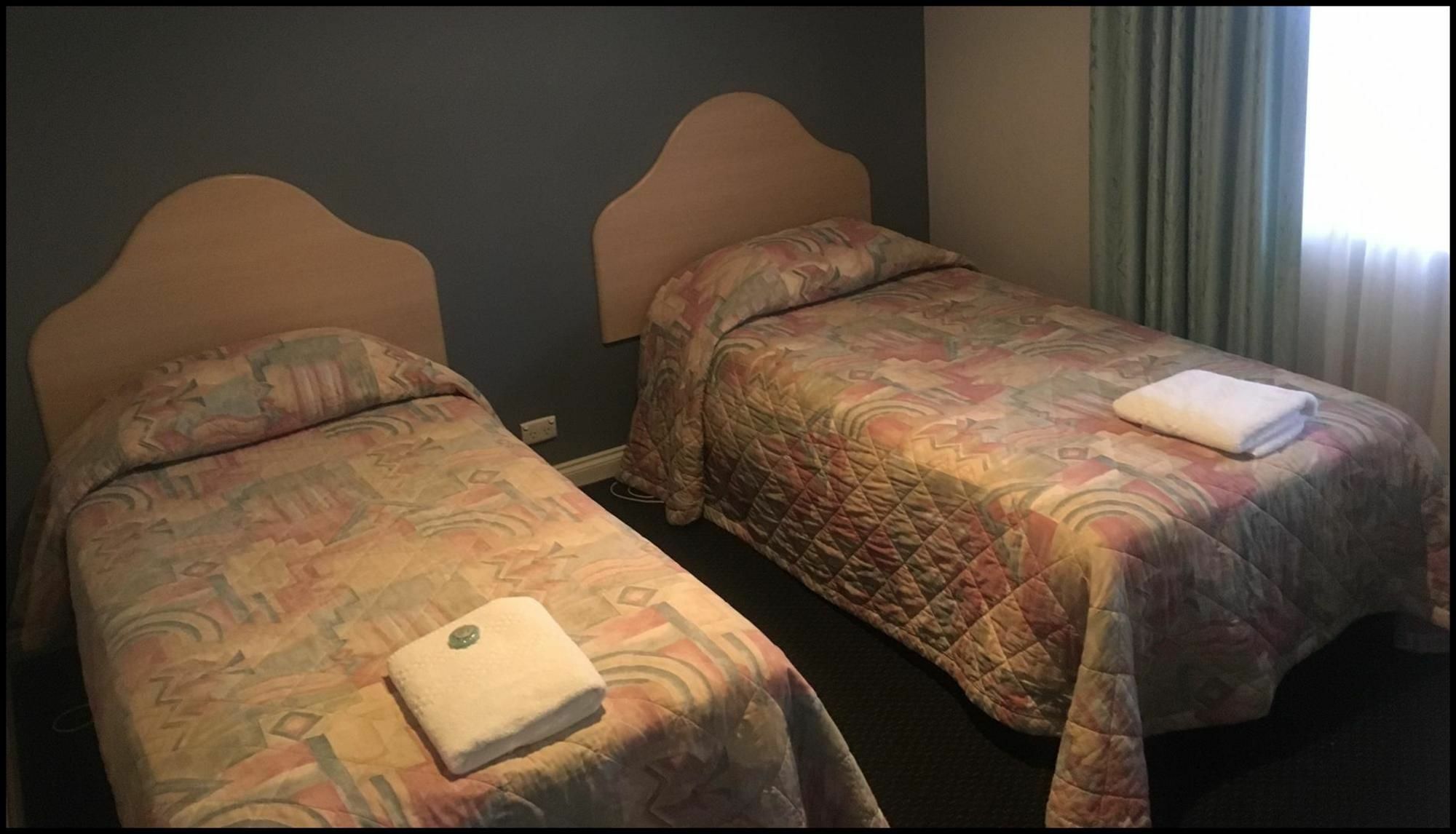 ברוקן היל Charles Rasp Motor Inn & Cottages מראה חיצוני תמונה