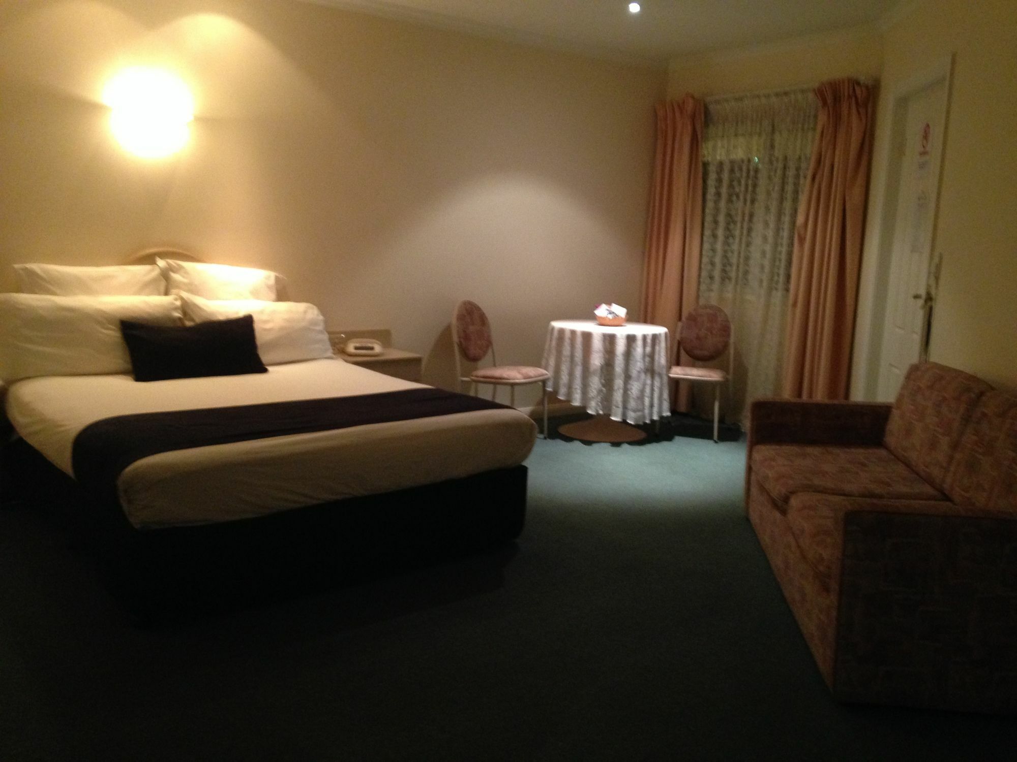 ברוקן היל Charles Rasp Motor Inn & Cottages מראה חיצוני תמונה