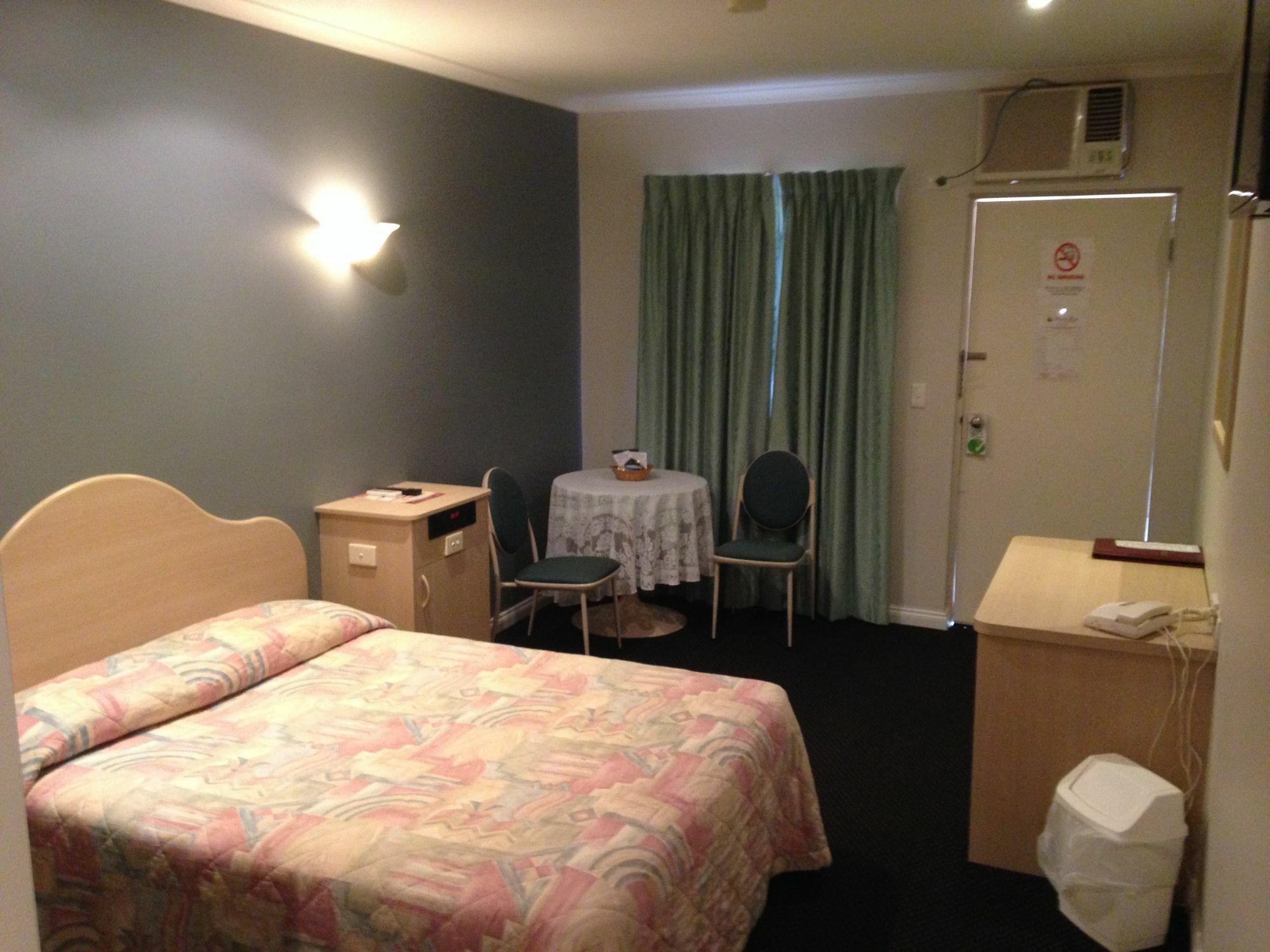 ברוקן היל Charles Rasp Motor Inn & Cottages מראה חיצוני תמונה